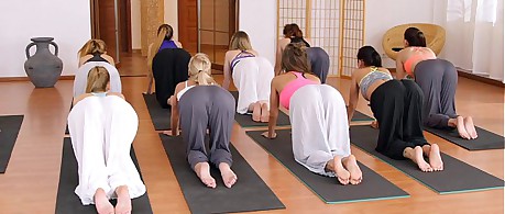 FitnessRooms Gym couple cant resist sex in the gym